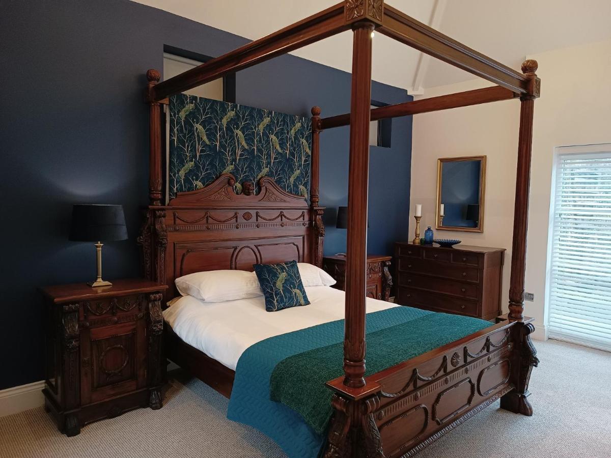 The West Wing At Eriviat Hall Hot Tub Henllan  外观 照片