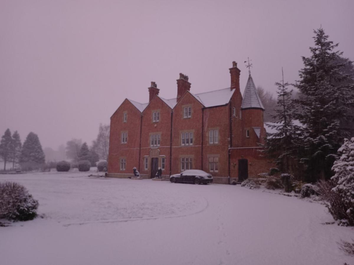 The West Wing At Eriviat Hall Hot Tub Henllan  外观 照片