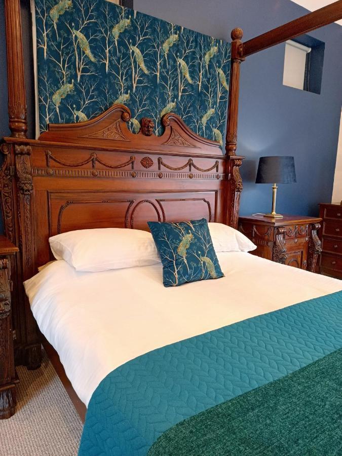 The West Wing At Eriviat Hall Hot Tub Henllan  外观 照片