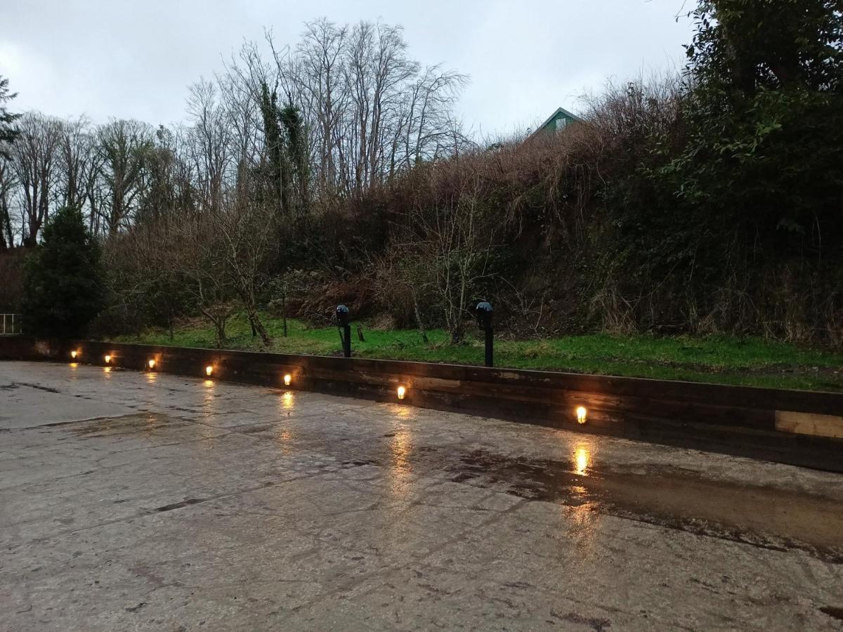 The West Wing At Eriviat Hall Hot Tub Henllan  外观 照片